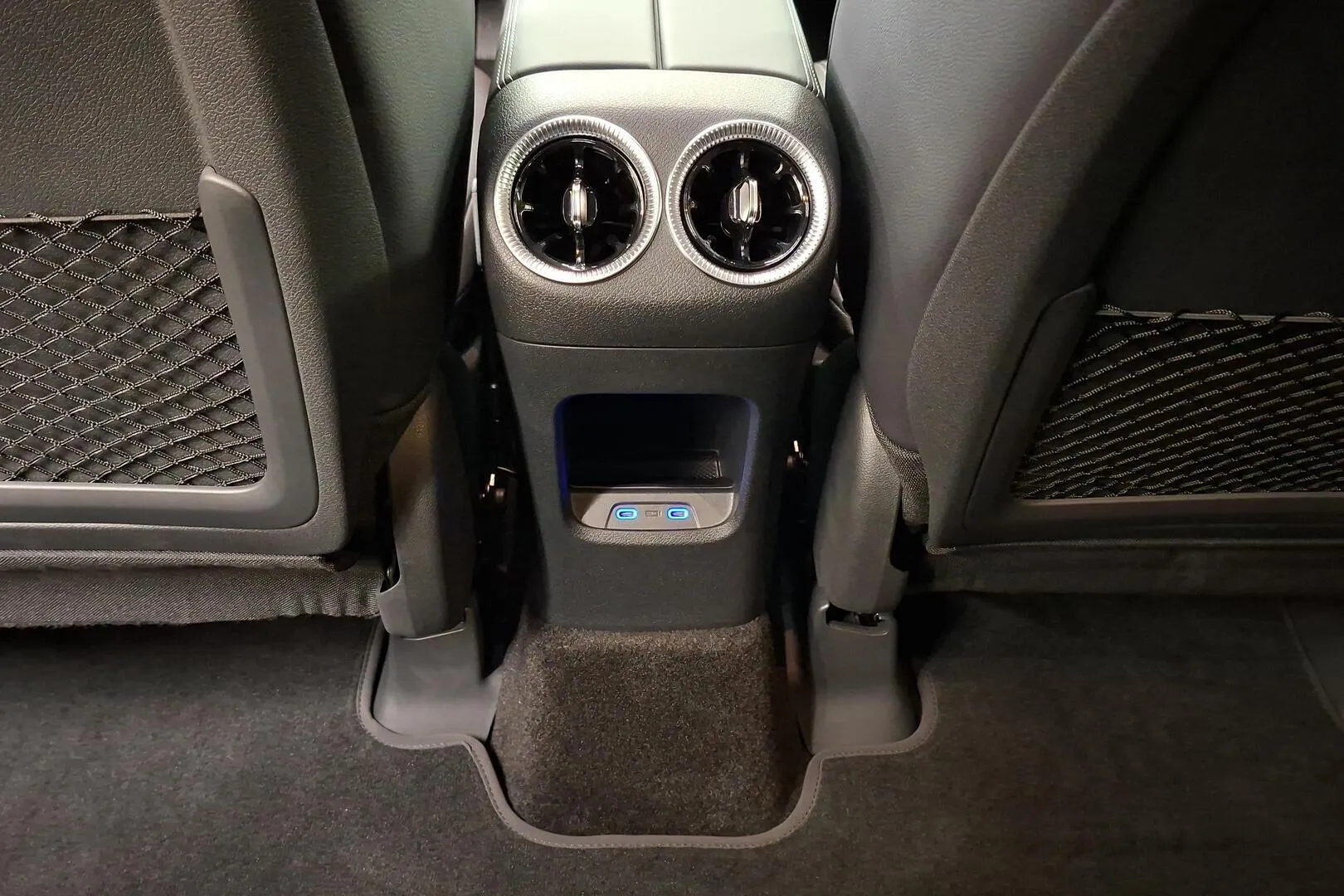 Mercedes-Benz GLB FTG-880 carousel image