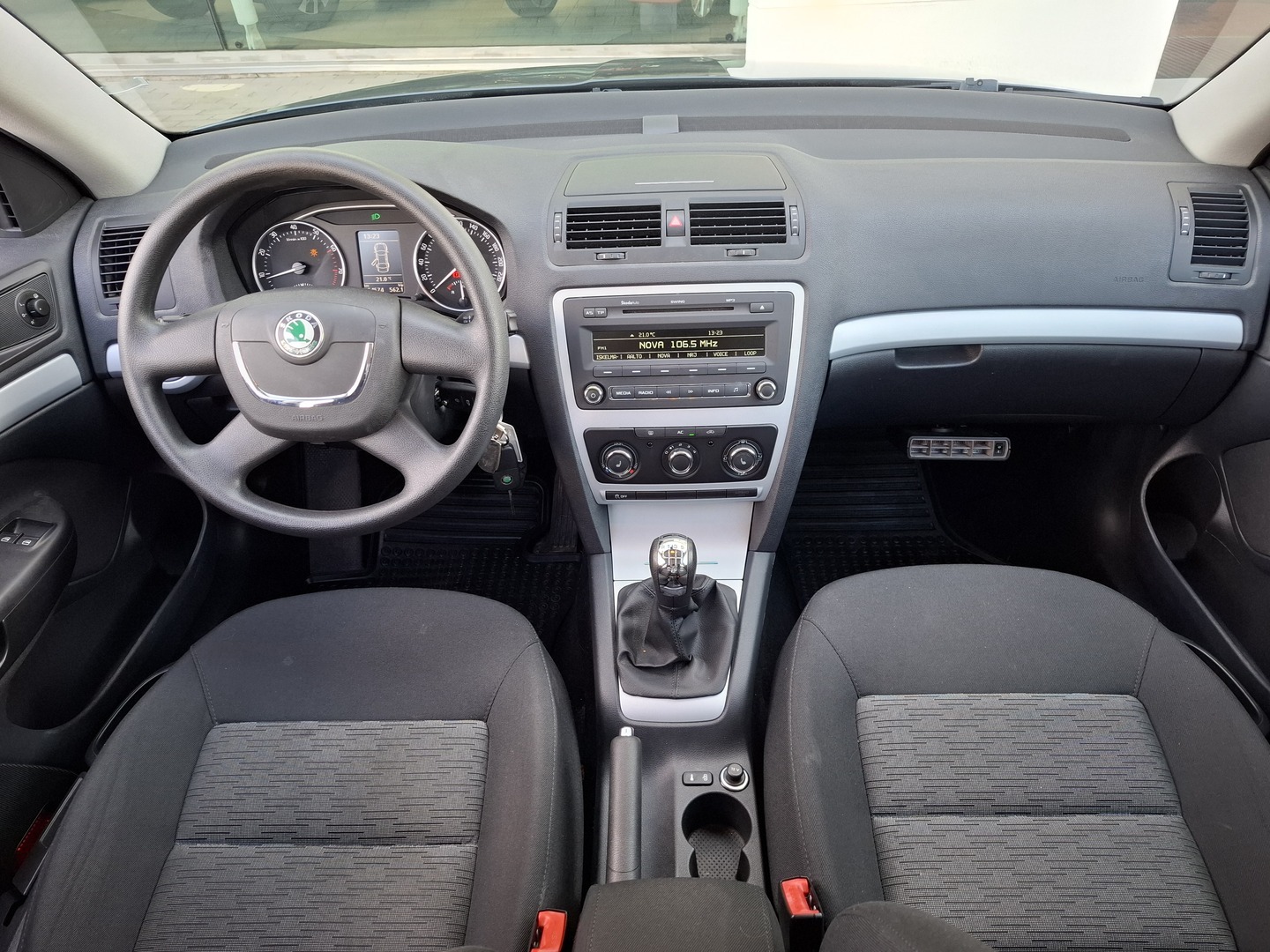 Skoda Octavia 1,2 TSI Ambiente 2010, kuva 7/16