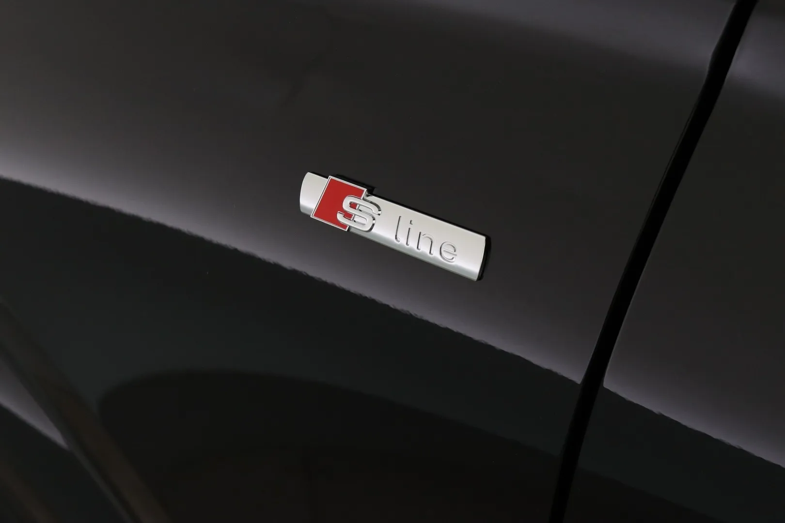 Audi Q6 e-tron ITJ-723 carousel image