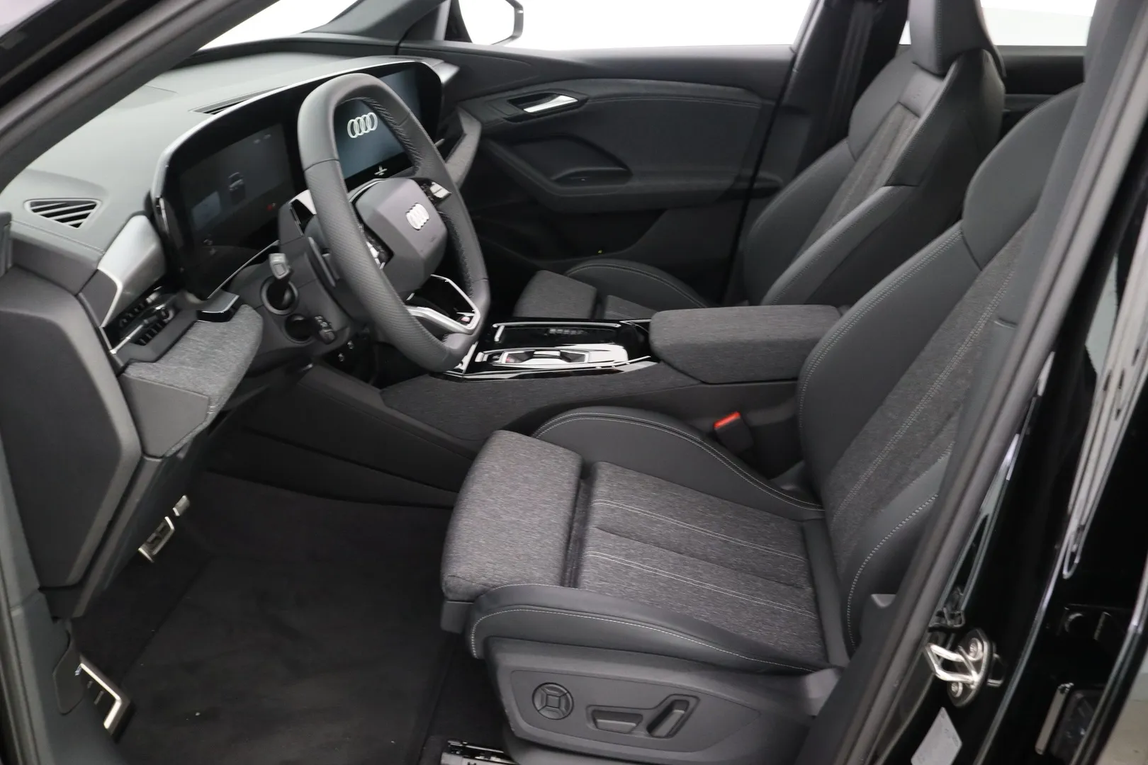 Audi Q6 e-tron ITJ-723 carousel image