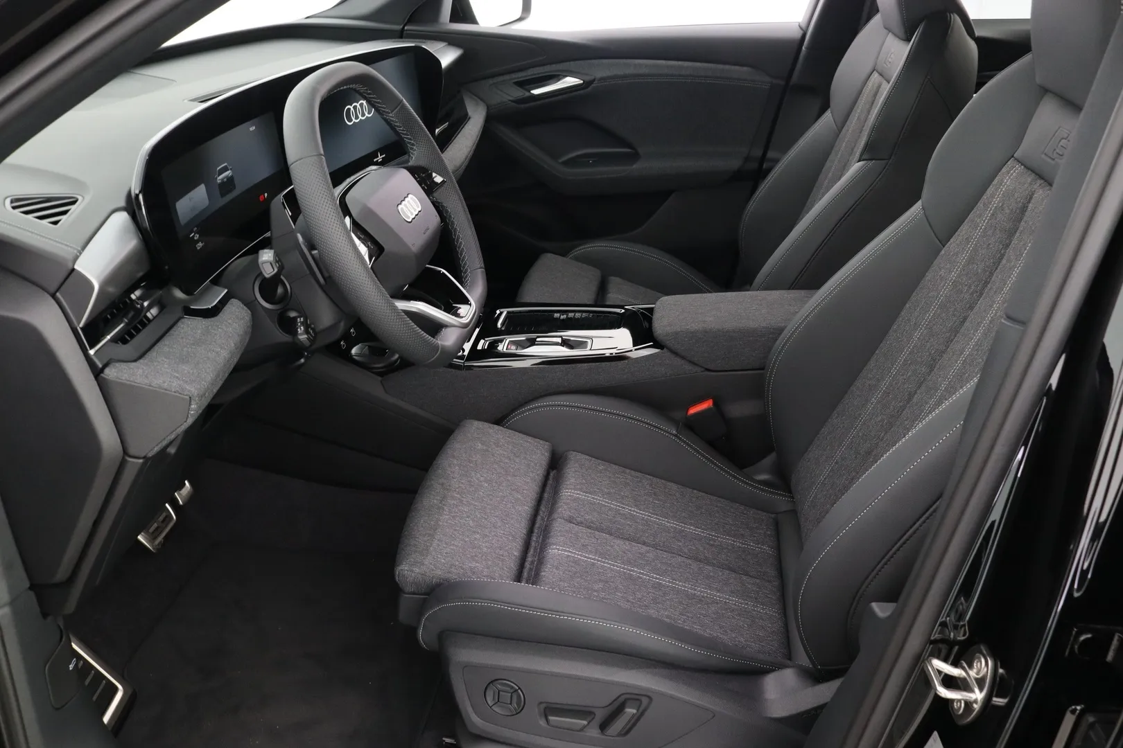 Audi Q6 e-tron ITC-675 carousel image