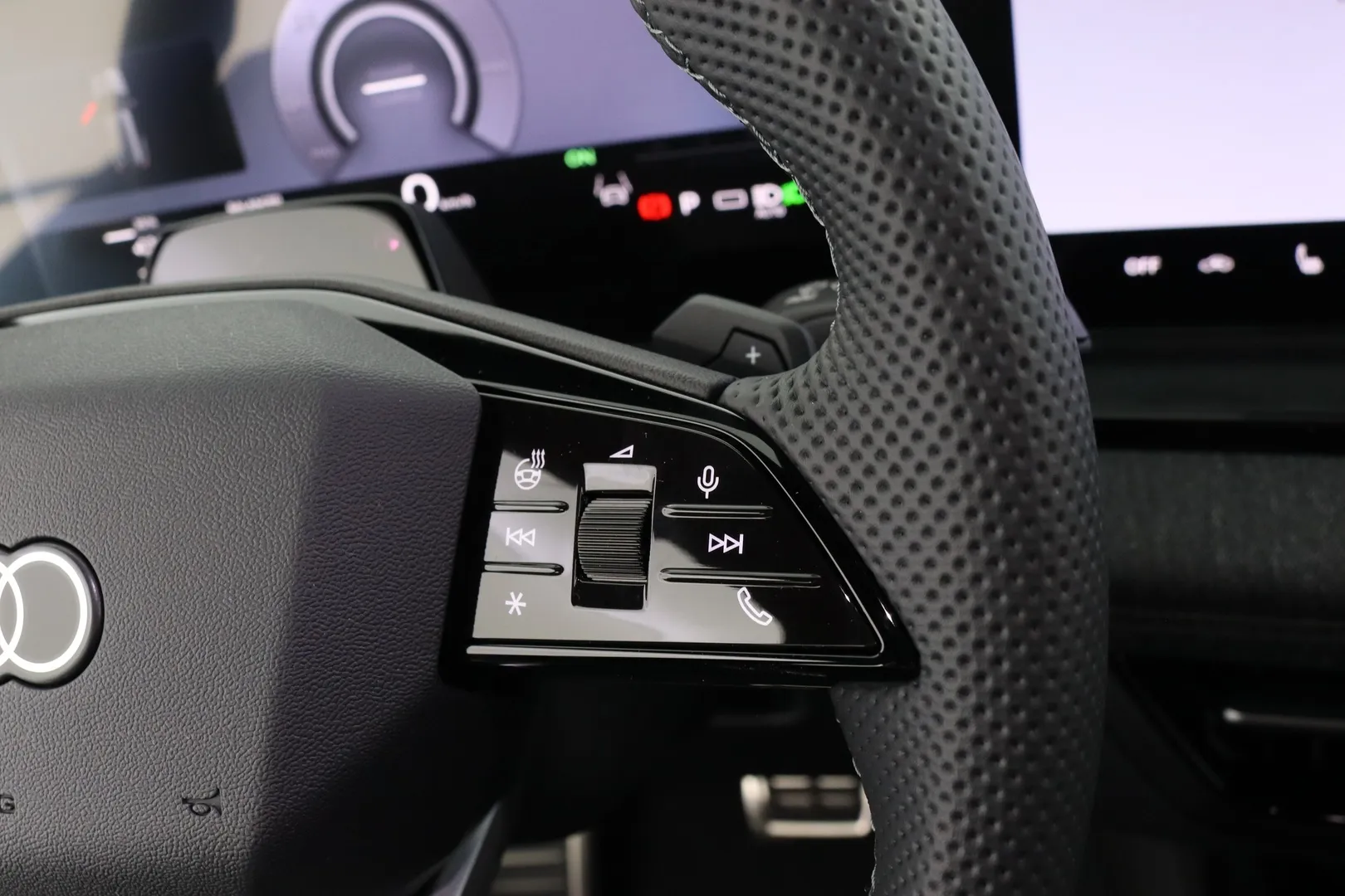 Audi Q6 e-tron ITC-675 carousel image