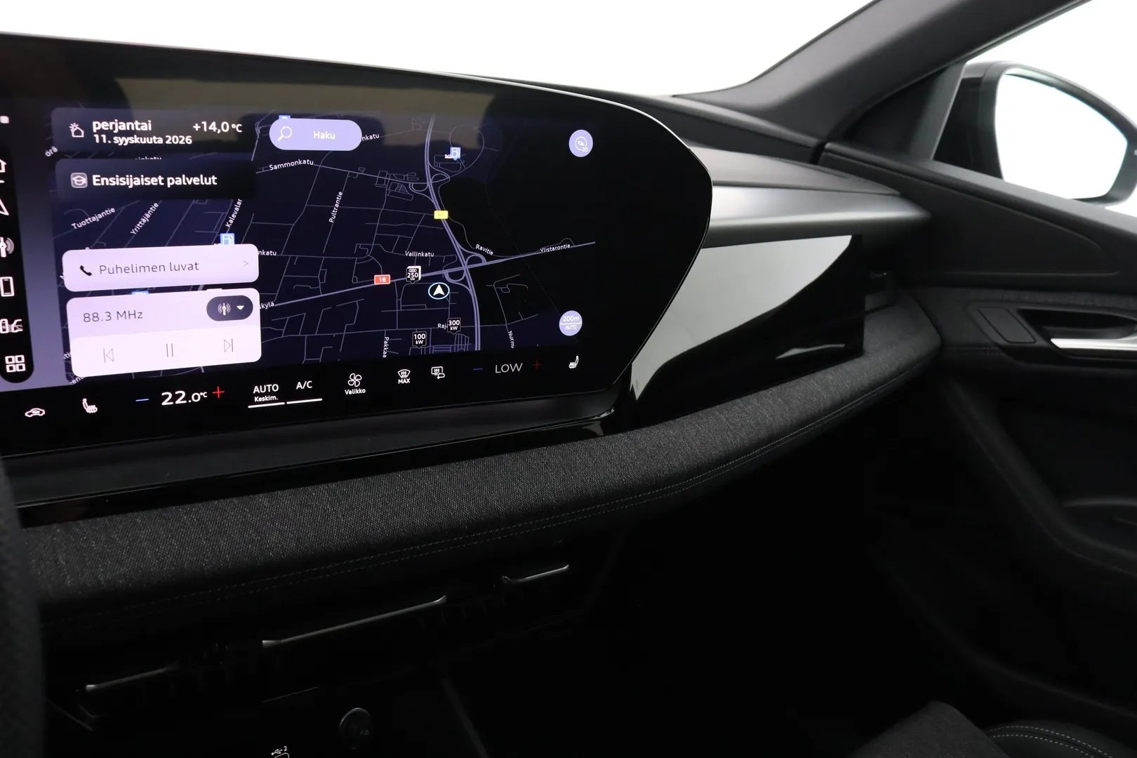 Audi Q6 e-tron ITC-675 carousel image