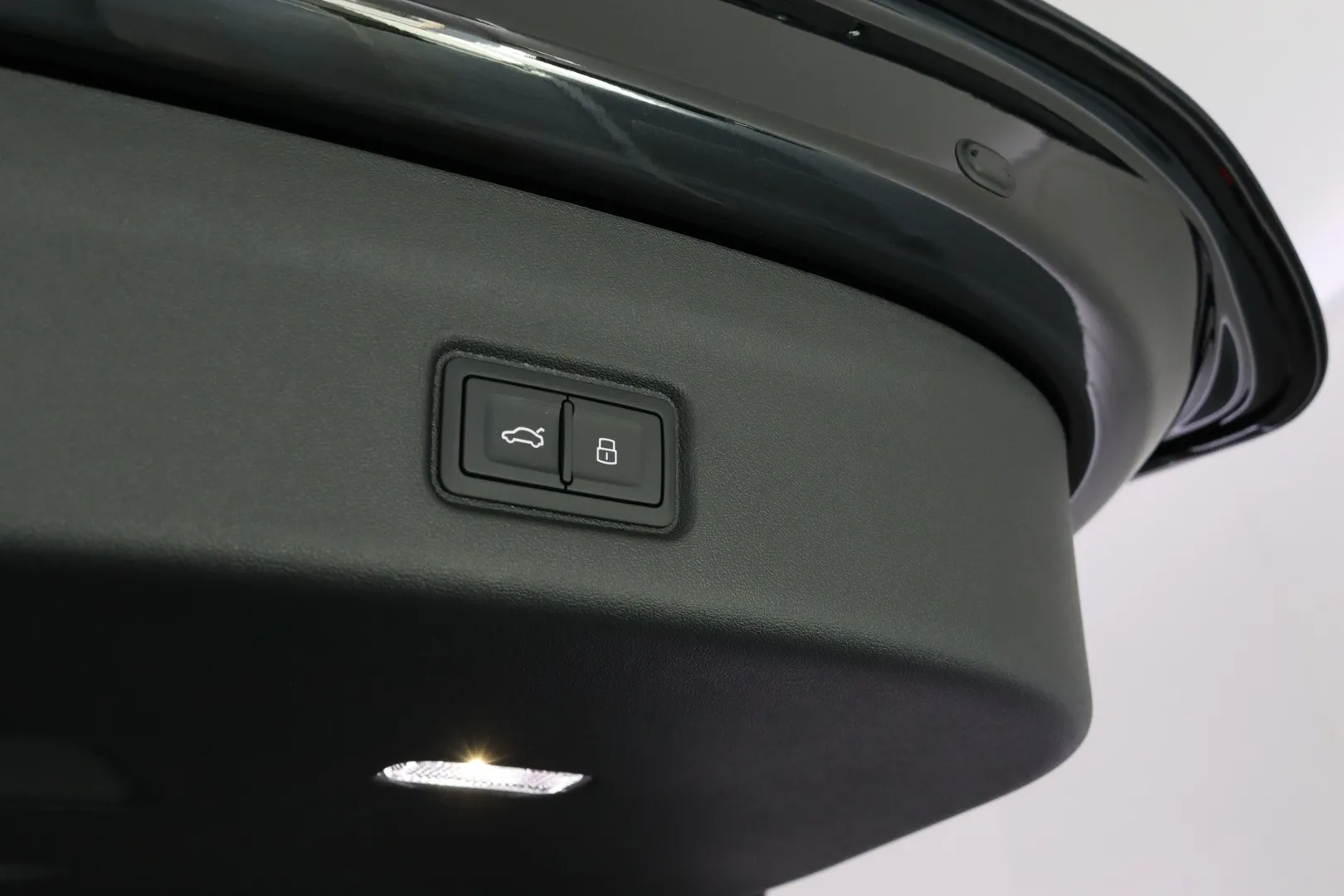 Audi Q6 e-tron ITC-675 carousel image