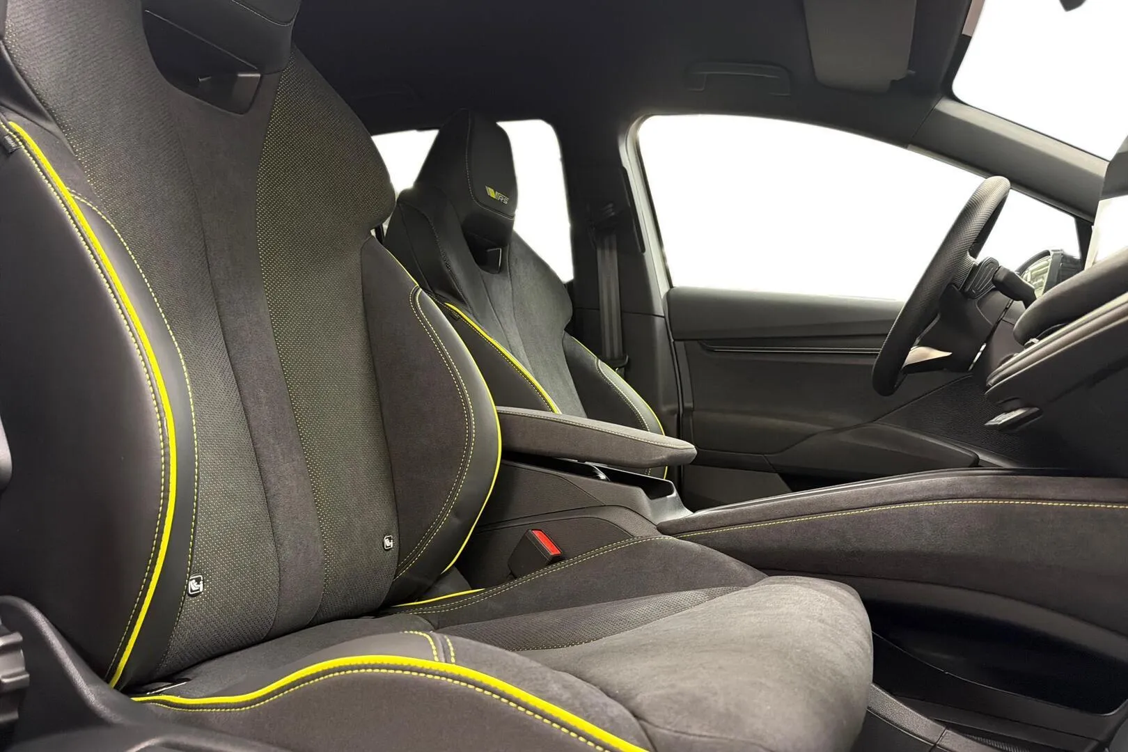 Skoda Elroq LTV-412 carousel image