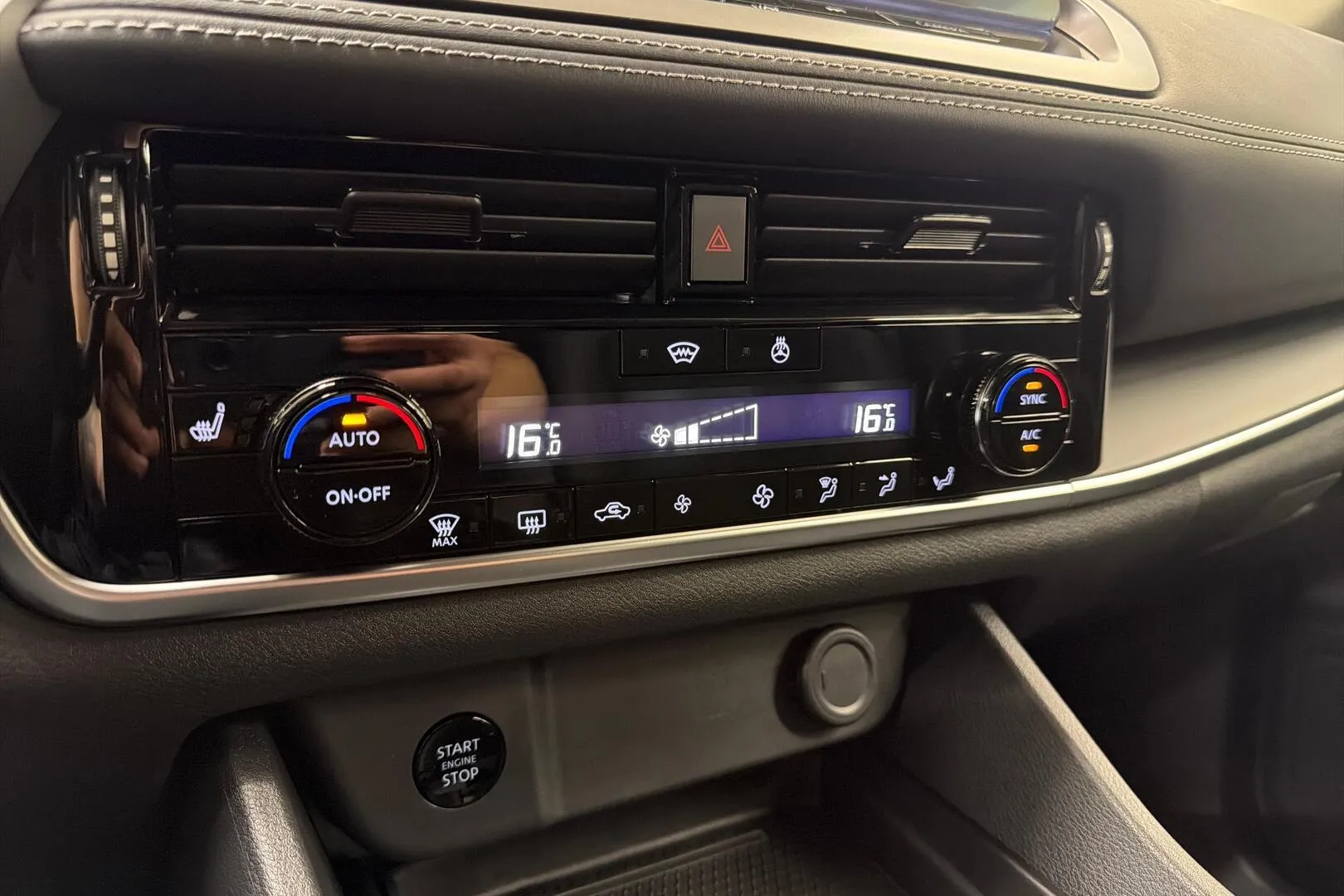 Nissan Qashqai SZS-156 carousel image
