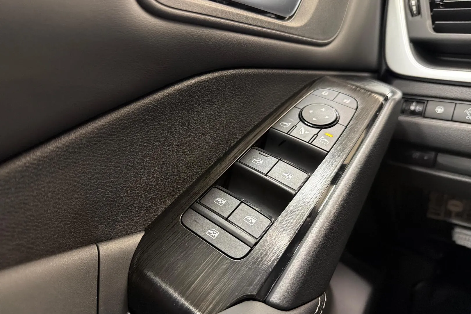 Nissan Qashqai SZS-156 carousel image