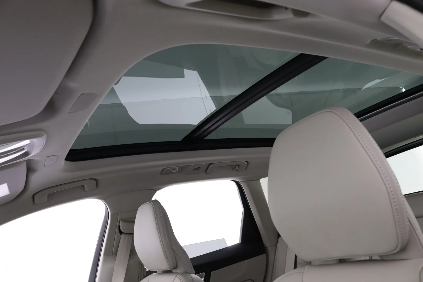 Volvo XC60 NOV-289 carousel image