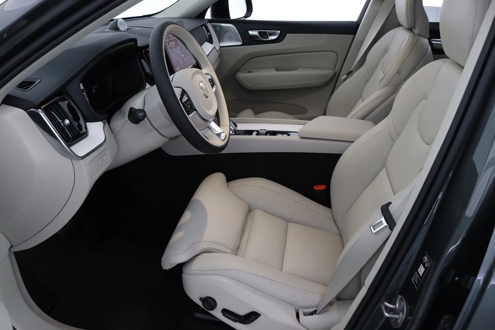 Volvo XC60 NOV-289 carousel image