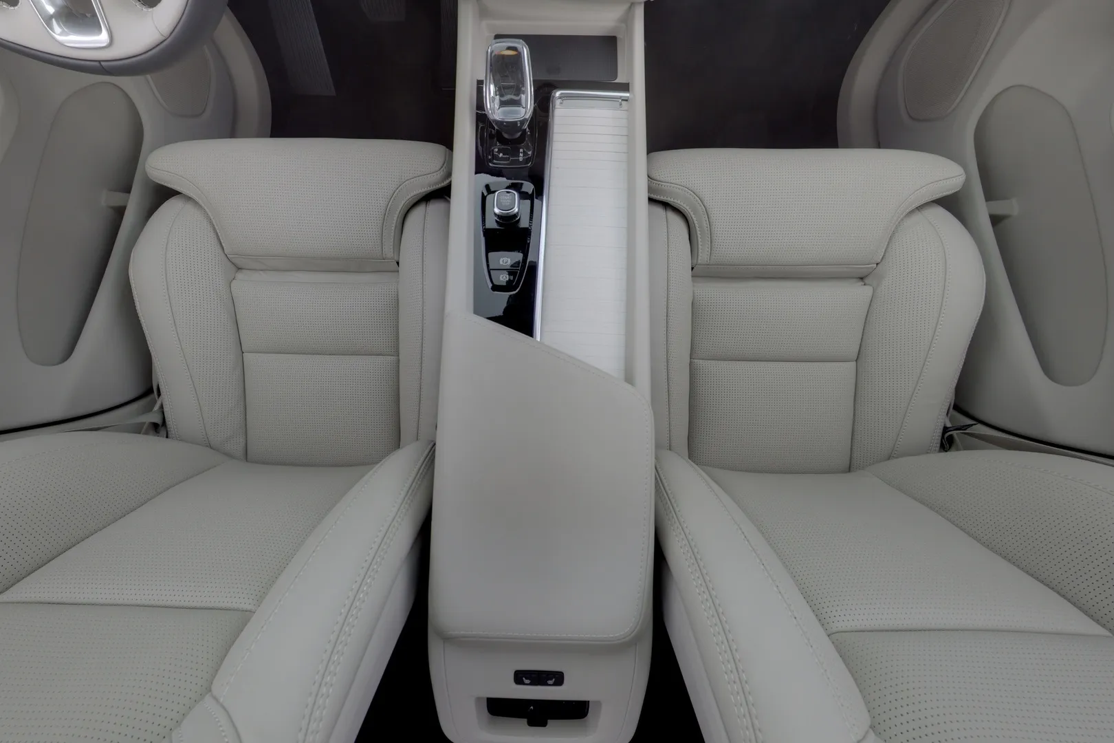 Volvo XC60 NOV-289 carousel image