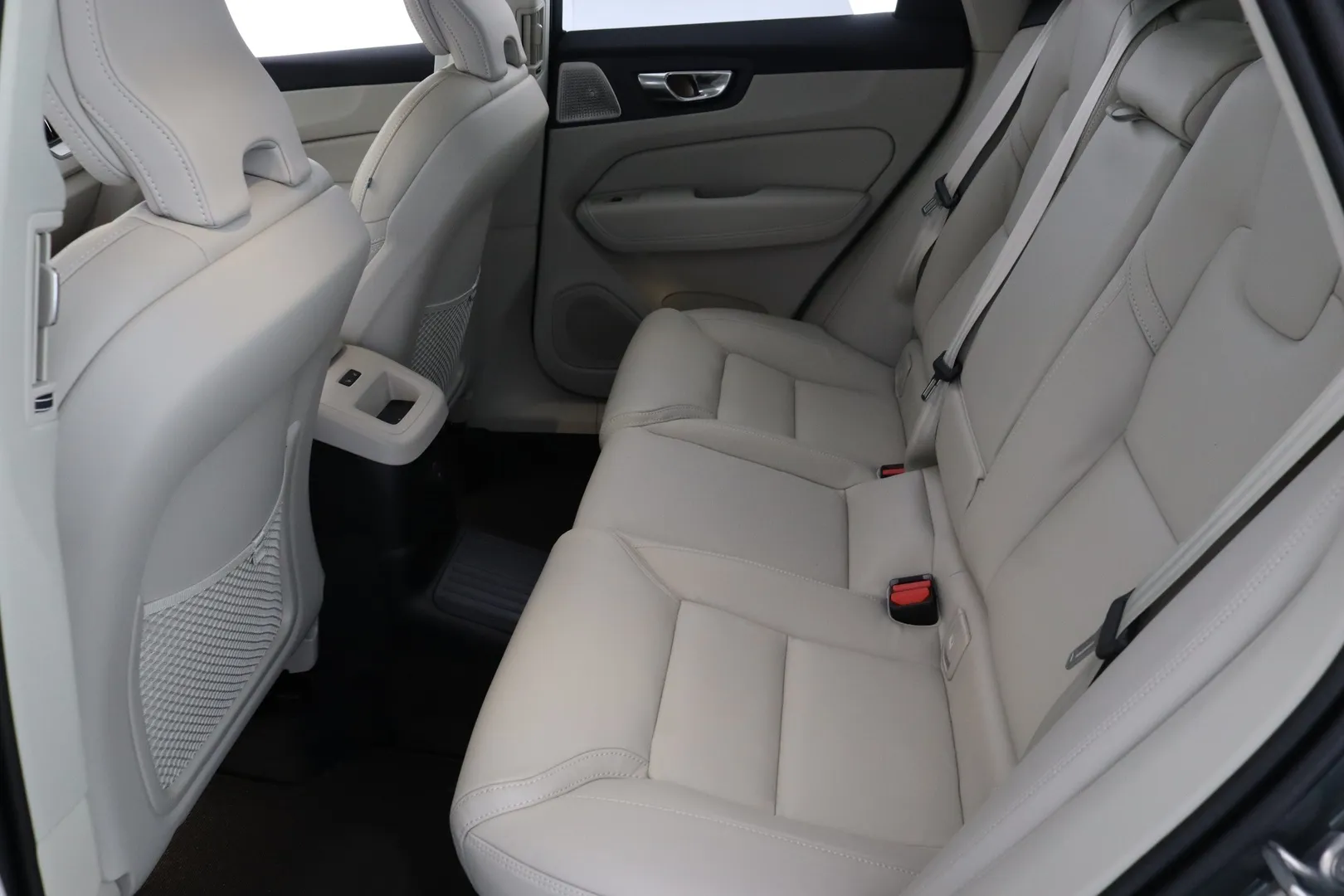 Volvo XC60 NOV-289 carousel image