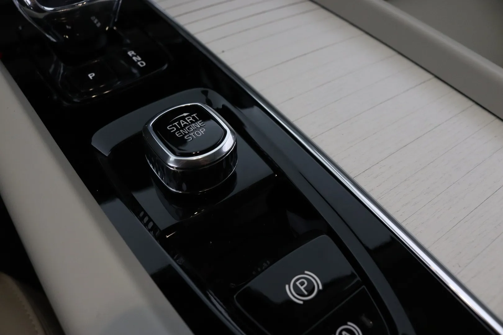 Volvo XC60 NOV-289 carousel image