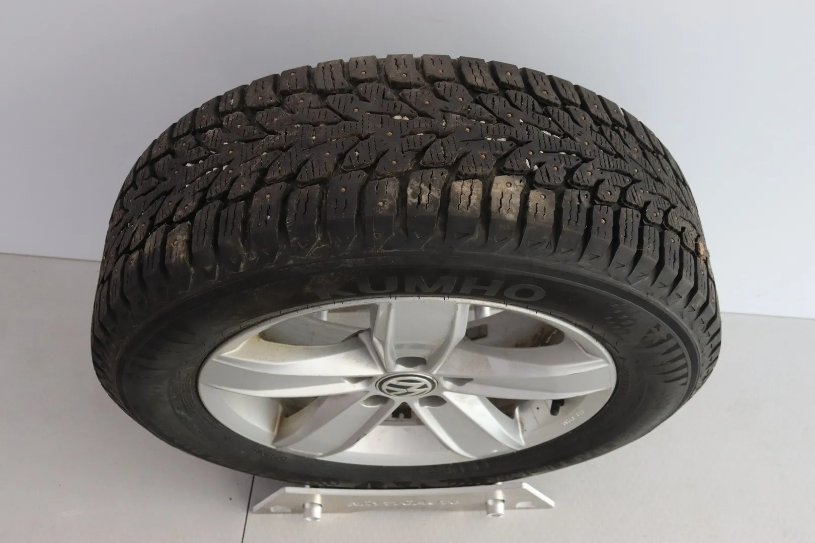 Volkswagen Passat YKM-687 carousel image
