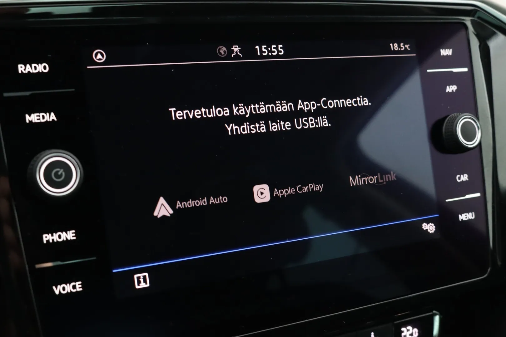Volkswagen Passat YKM-687 carousel image