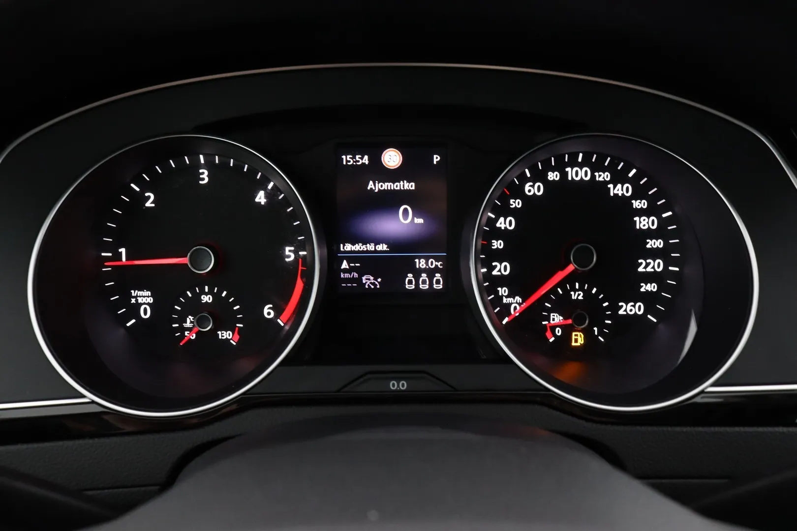 Volkswagen Passat YKM-687 carousel image