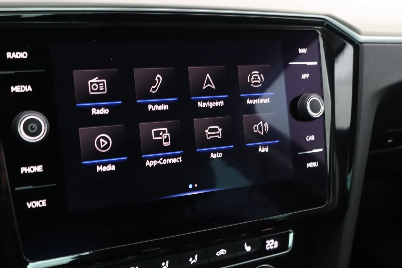 Volkswagen Passat YKM-687 carousel image