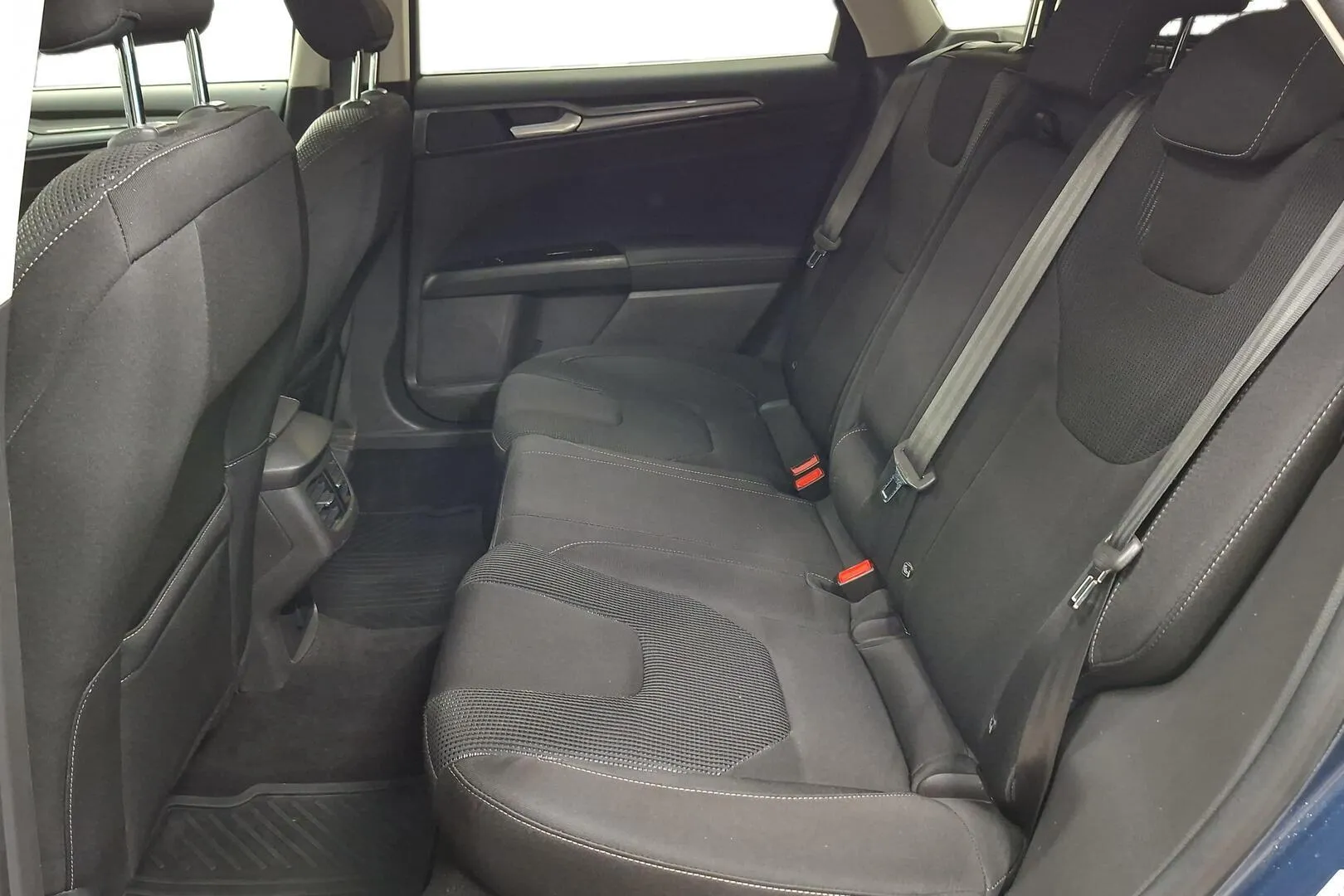 Ford Mondeo BXB-549 carousel image