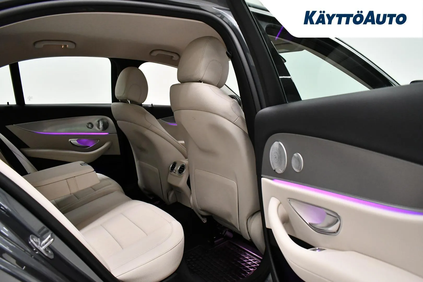Mercedes-Benz E ZLN-987 carousel image