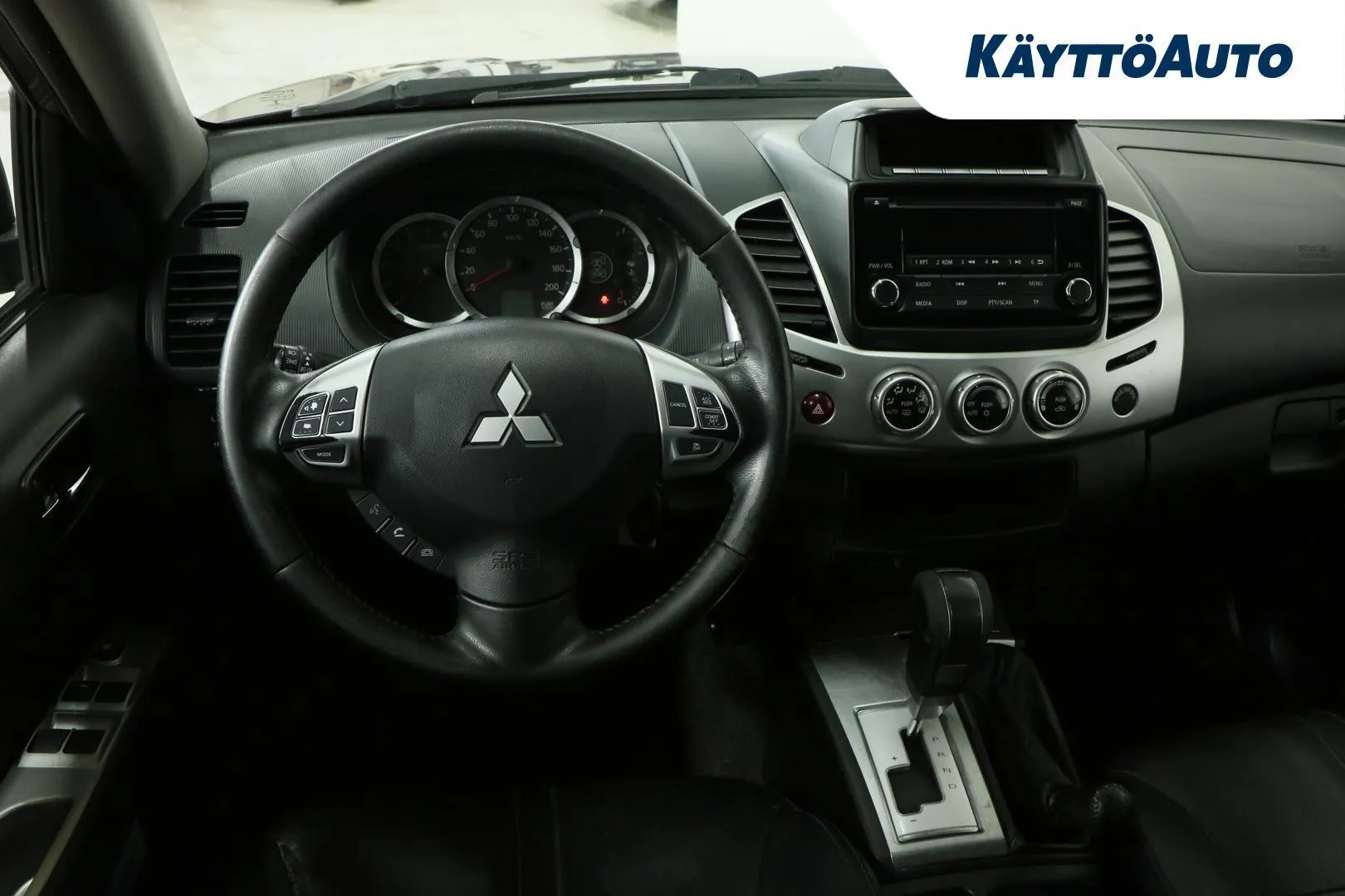 Mitsubishi L200 OZM-319 carousel image
