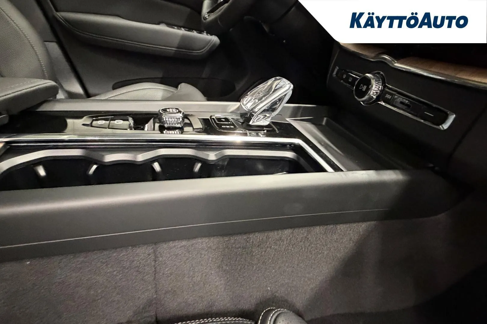 Volvo XC60 LTV-668 carousel image