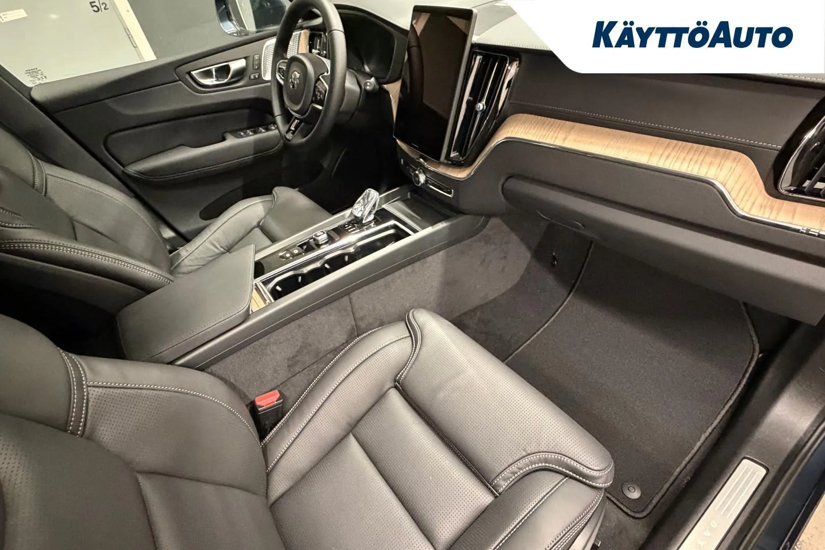 Volvo XC60 LTV-668 carousel image
