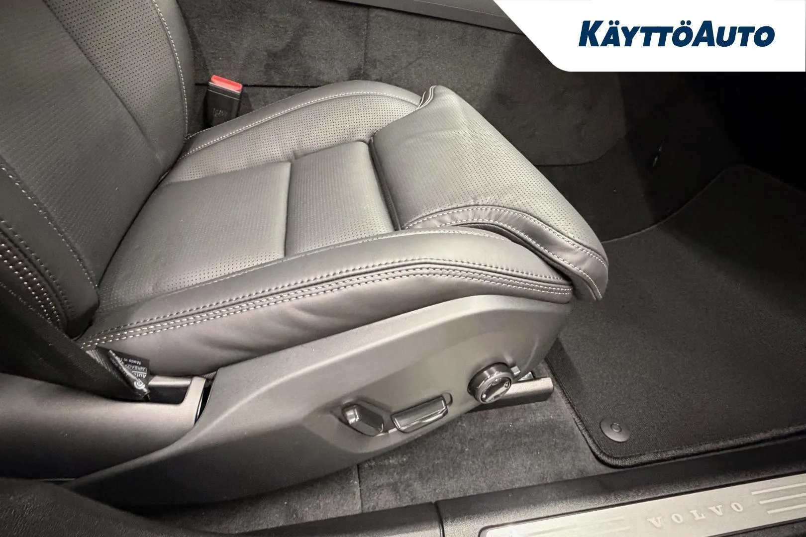 Volvo XC60 LTV-668 carousel image