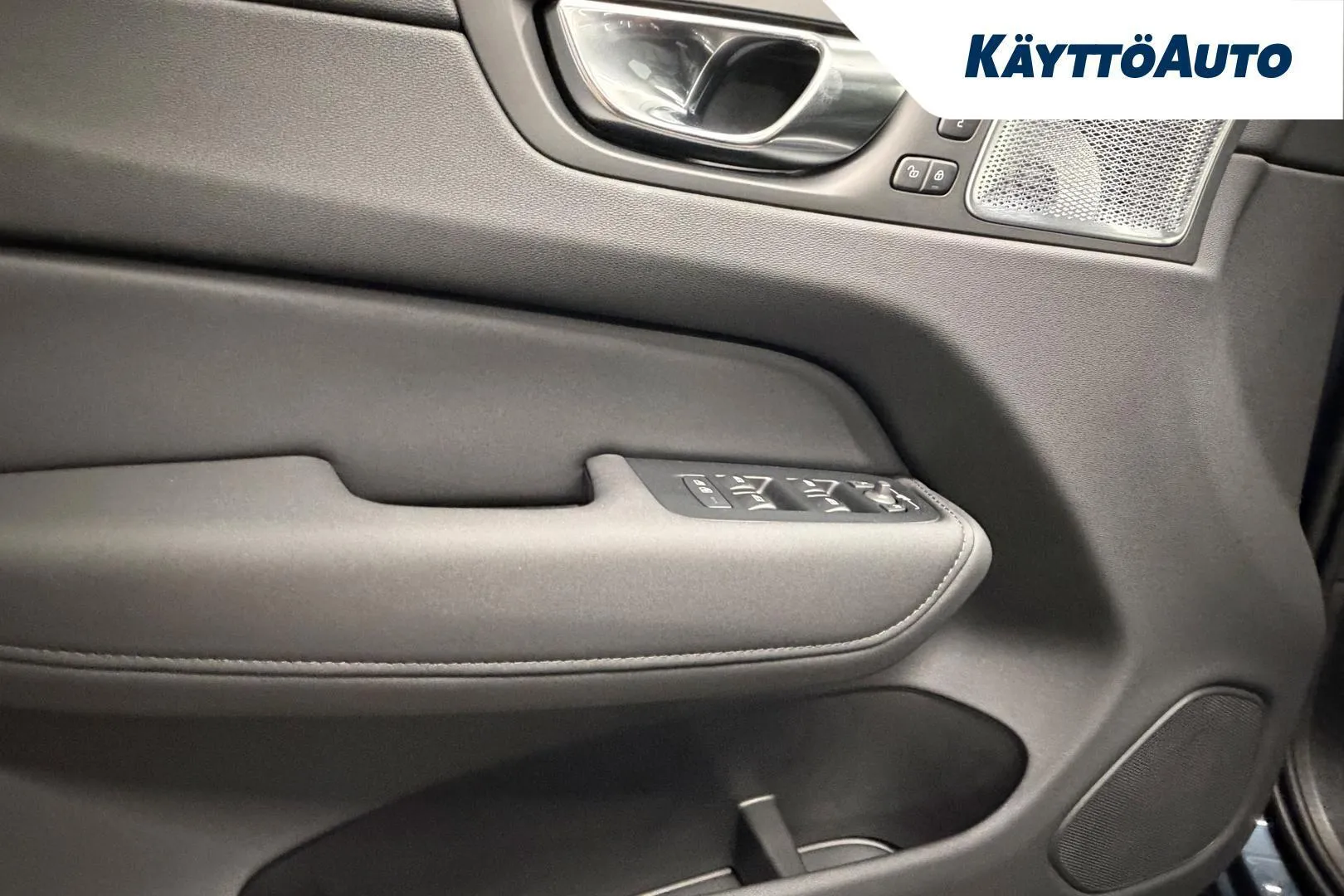 Volvo XC60 LTV-668 carousel image