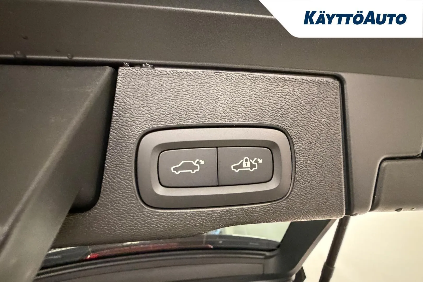 Volvo XC60 LTV-668 carousel image
