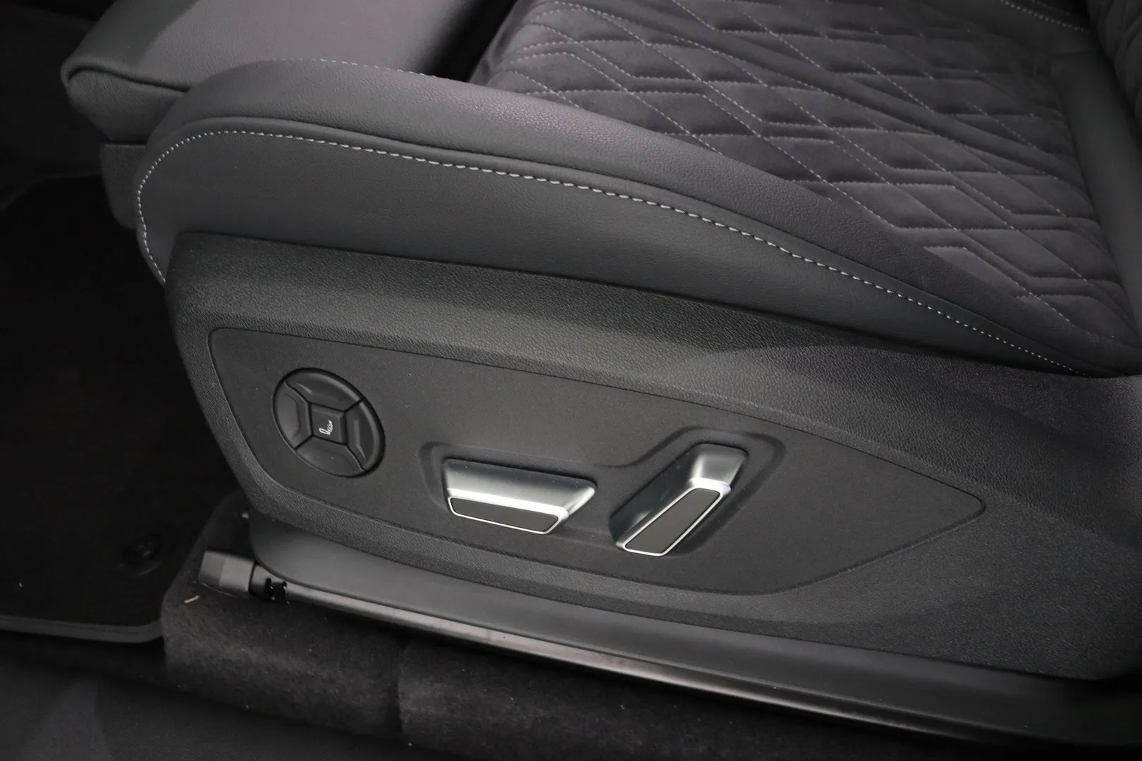 Audi Q6 e-tron FTF-139 carousel image