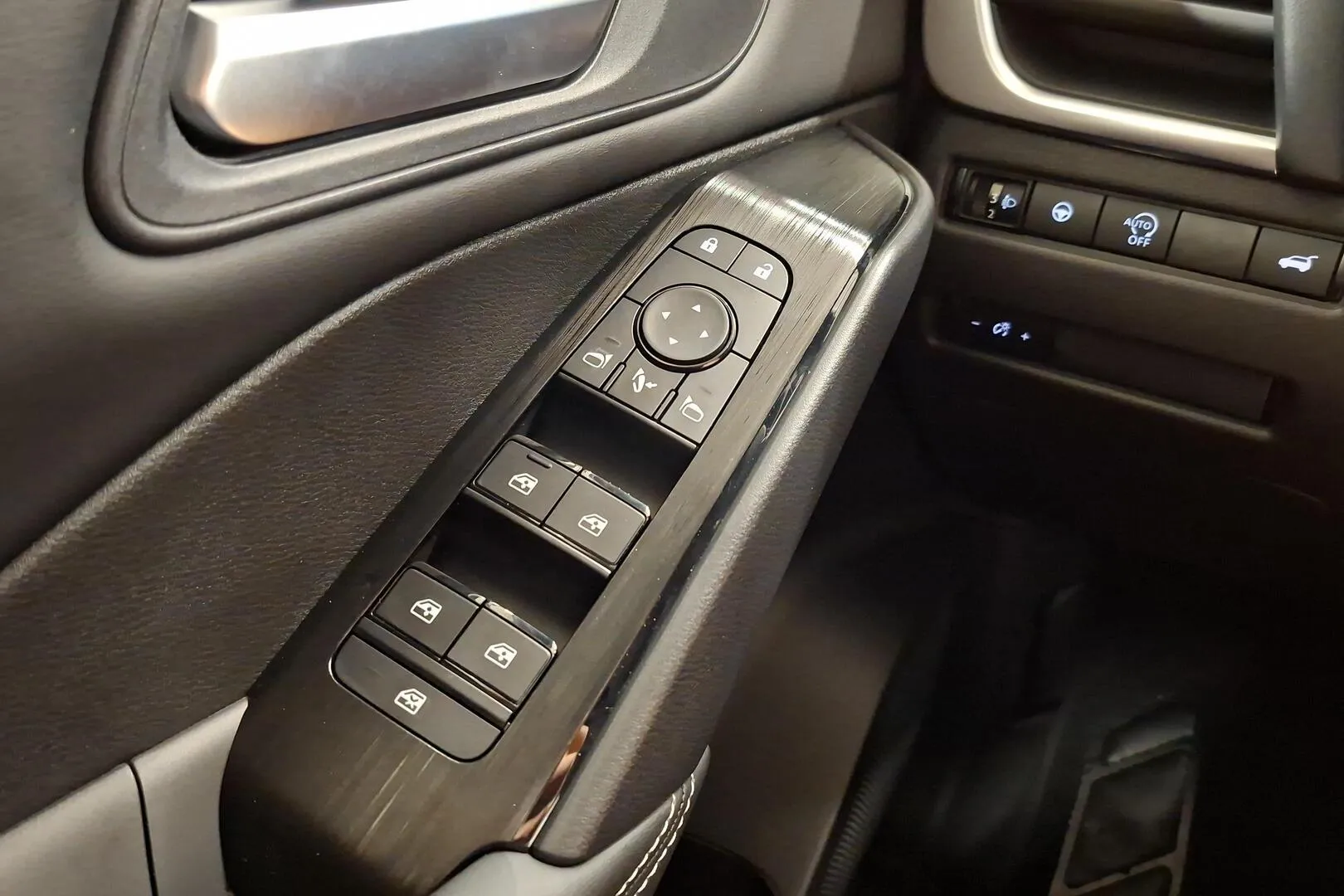 Nissan Qashqai ITJ-484 carousel image