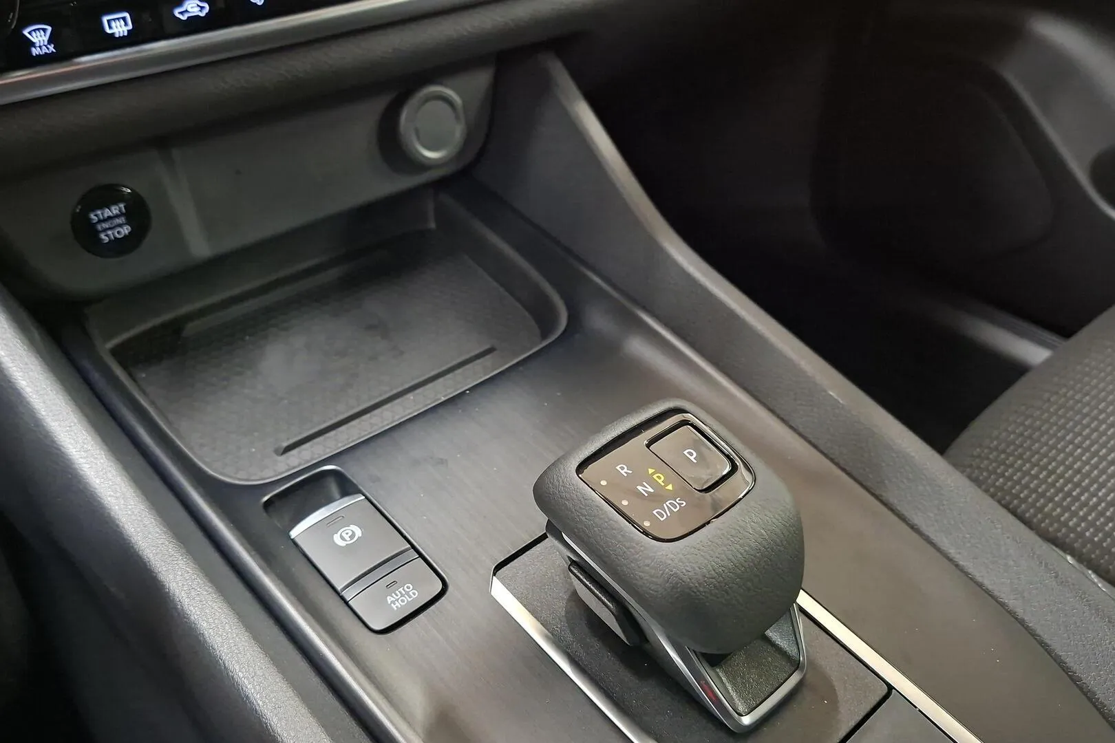 Nissan Qashqai ITJ-484 carousel image