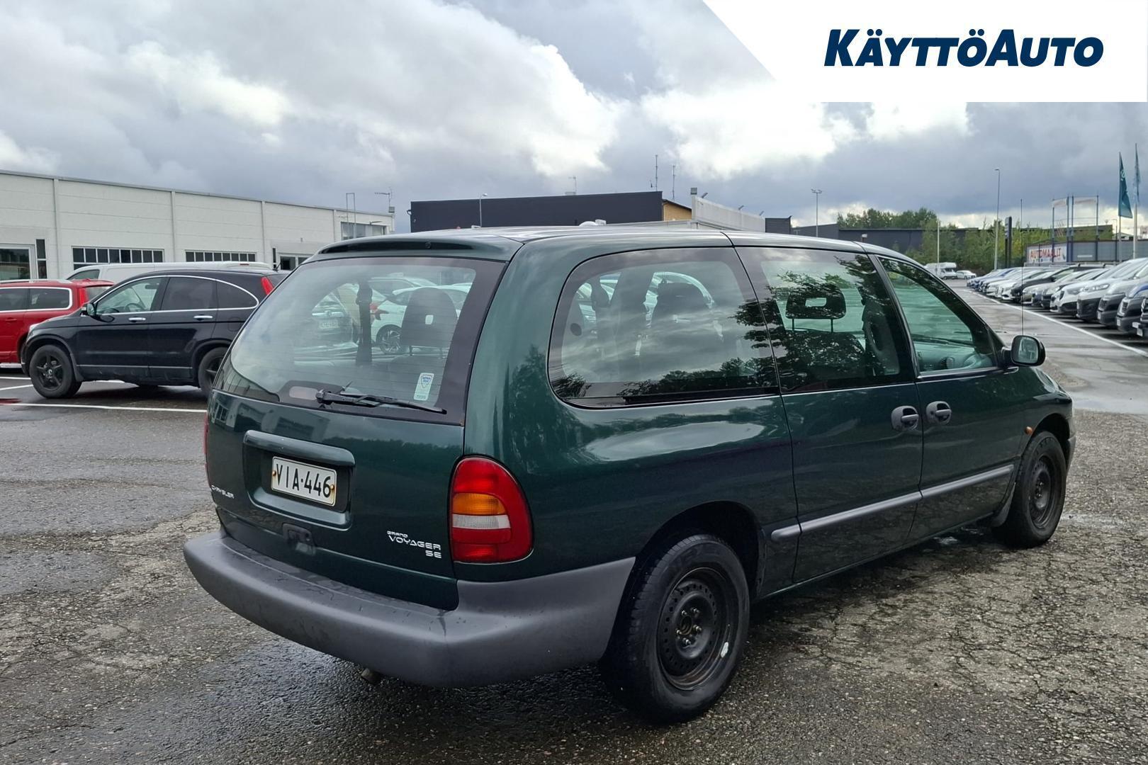 Chrysler Voyager 2,4 M5 SE 7h 1998, kuva 3/14