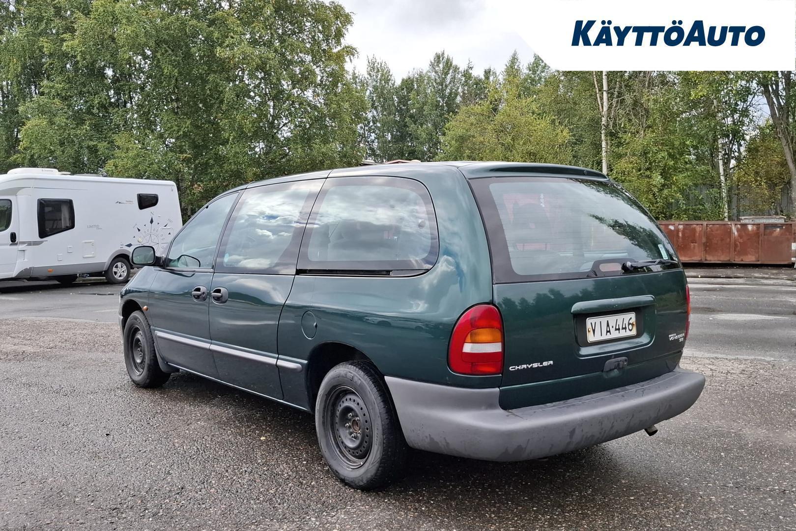 Chrysler Voyager 2,4 M5 SE 7h 1998, kuva 2/14