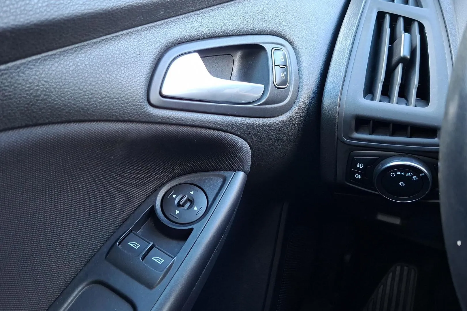 Ford Focus FMX-654 carousel image