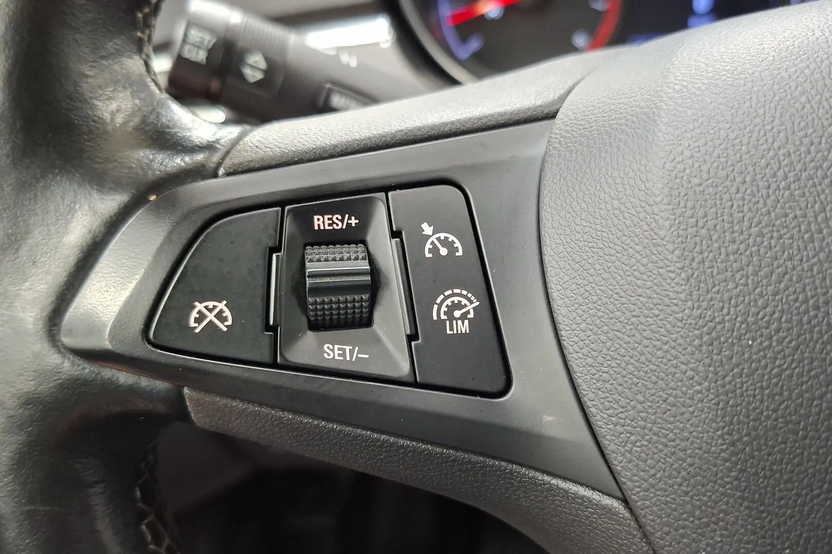 Opel Corsa ENU-480 carousel image