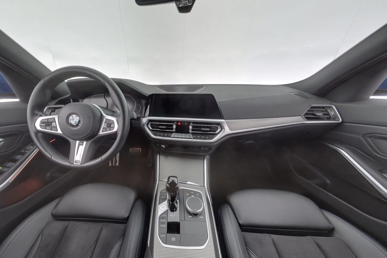 BMW 320 NMK-634 carousel image