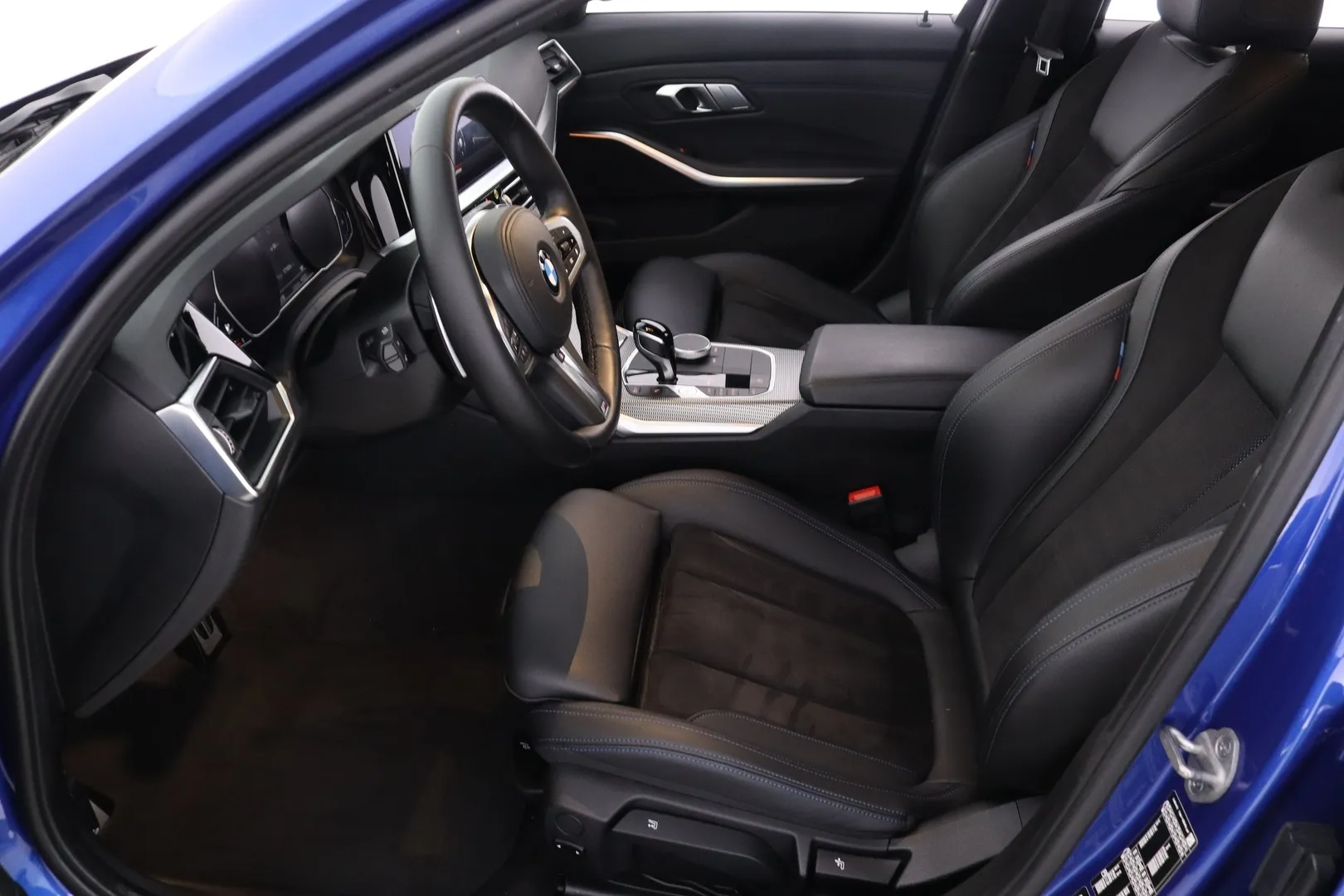 BMW 320 NMK-634 carousel image