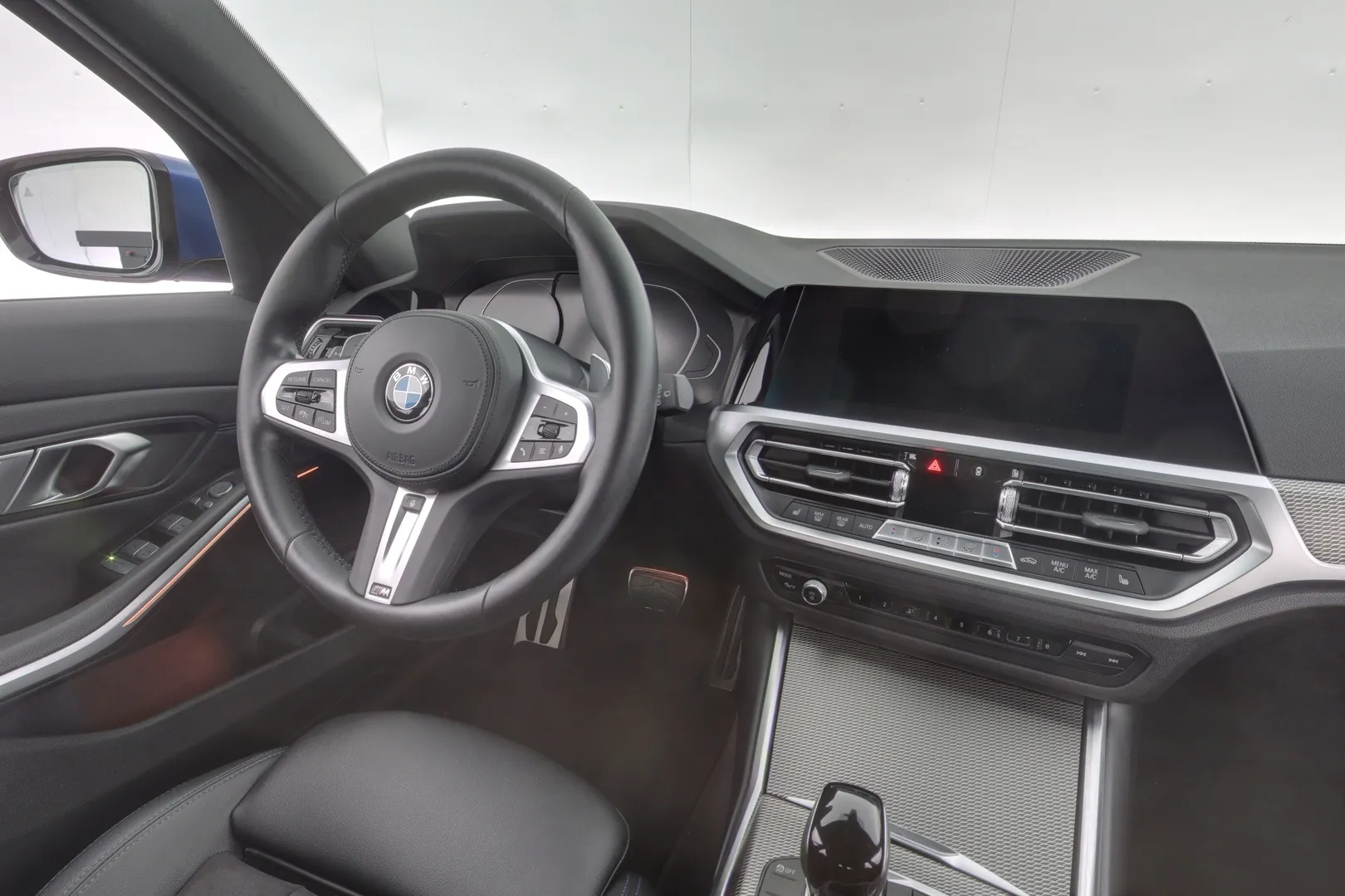 BMW 320 NMK-634 carousel image