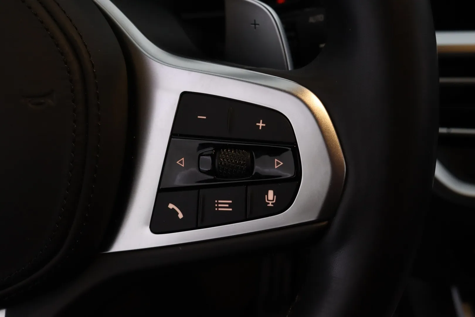 BMW 320 NMK-634 carousel image