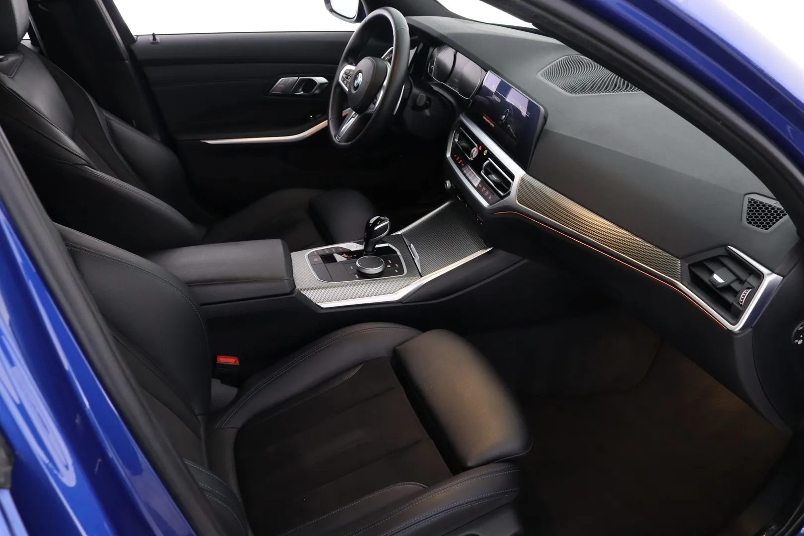 BMW 320 NMK-634 carousel image