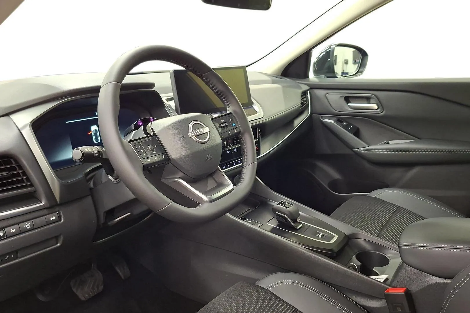 Nissan Qashqai SZS-160 carousel image
