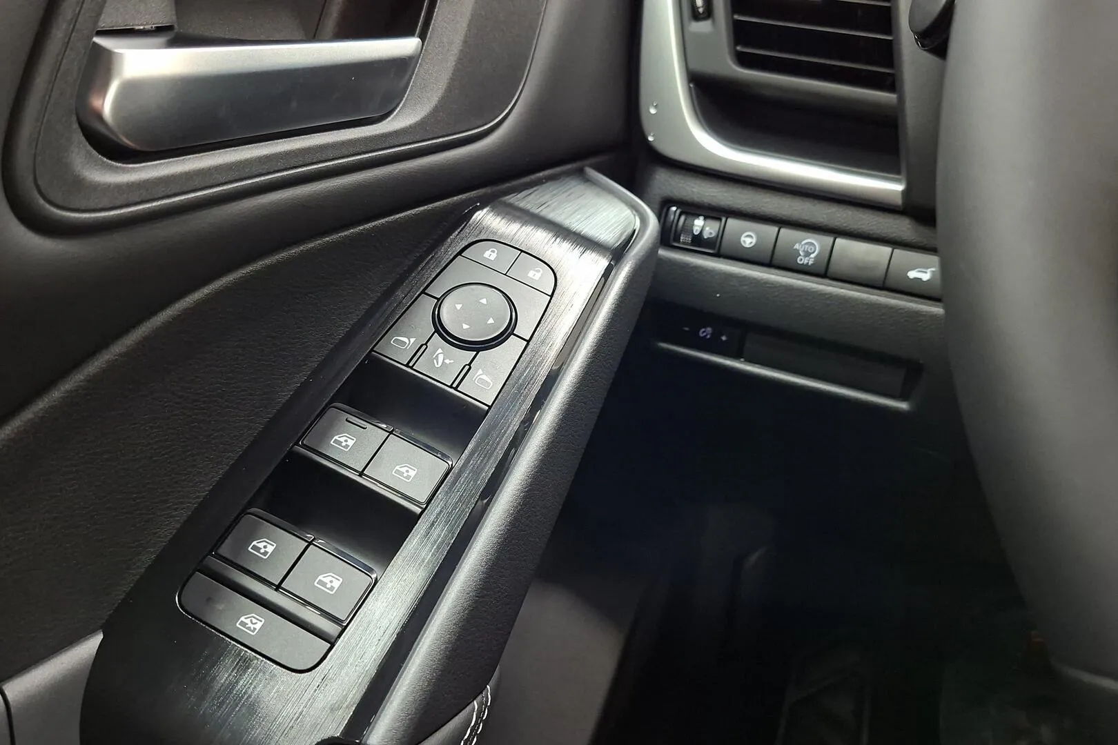Nissan Qashqai SZS-160 carousel image