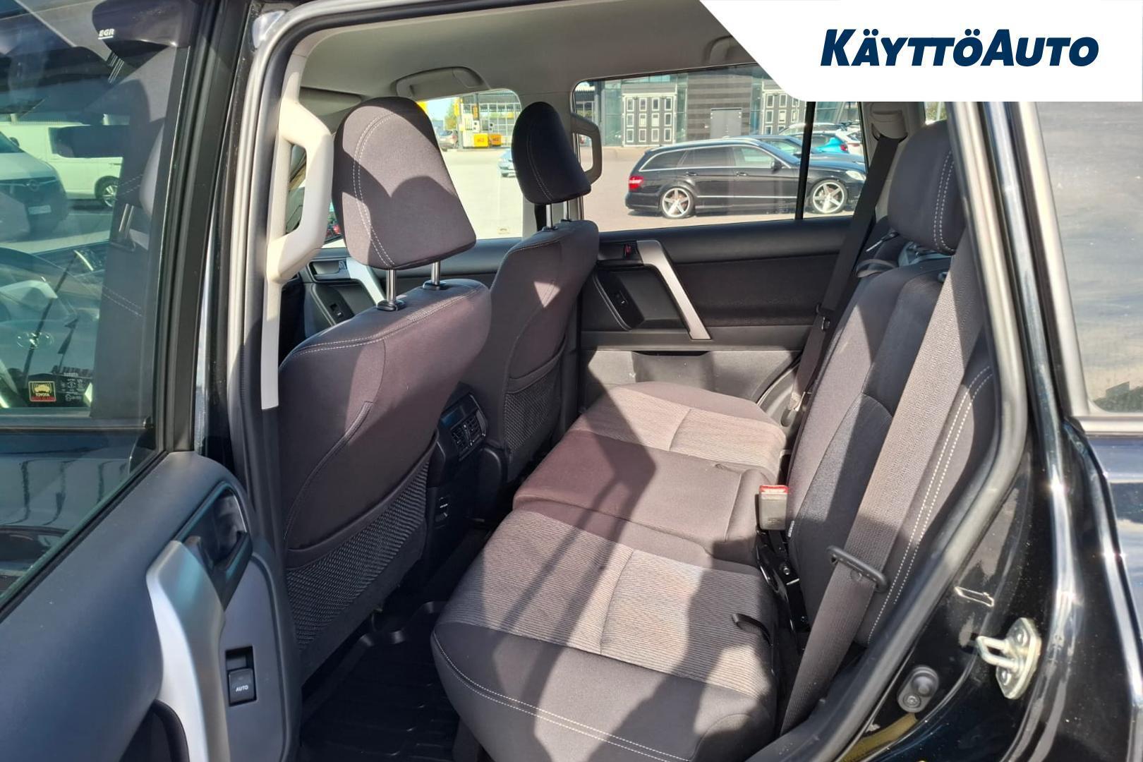Toyota Land Cruiser 2017, kuva 7/13