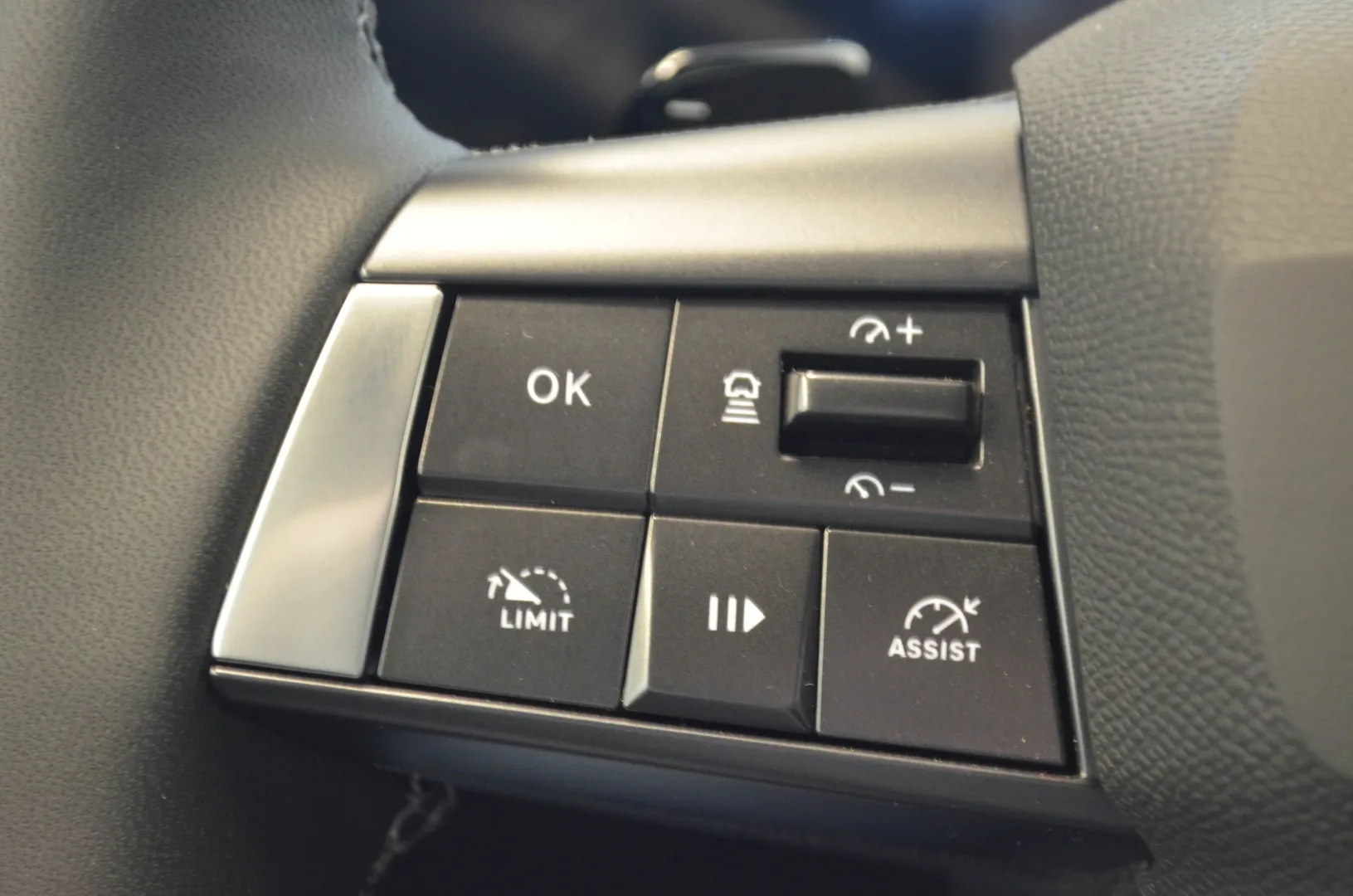 Opel Astra YMT-364 carousel image