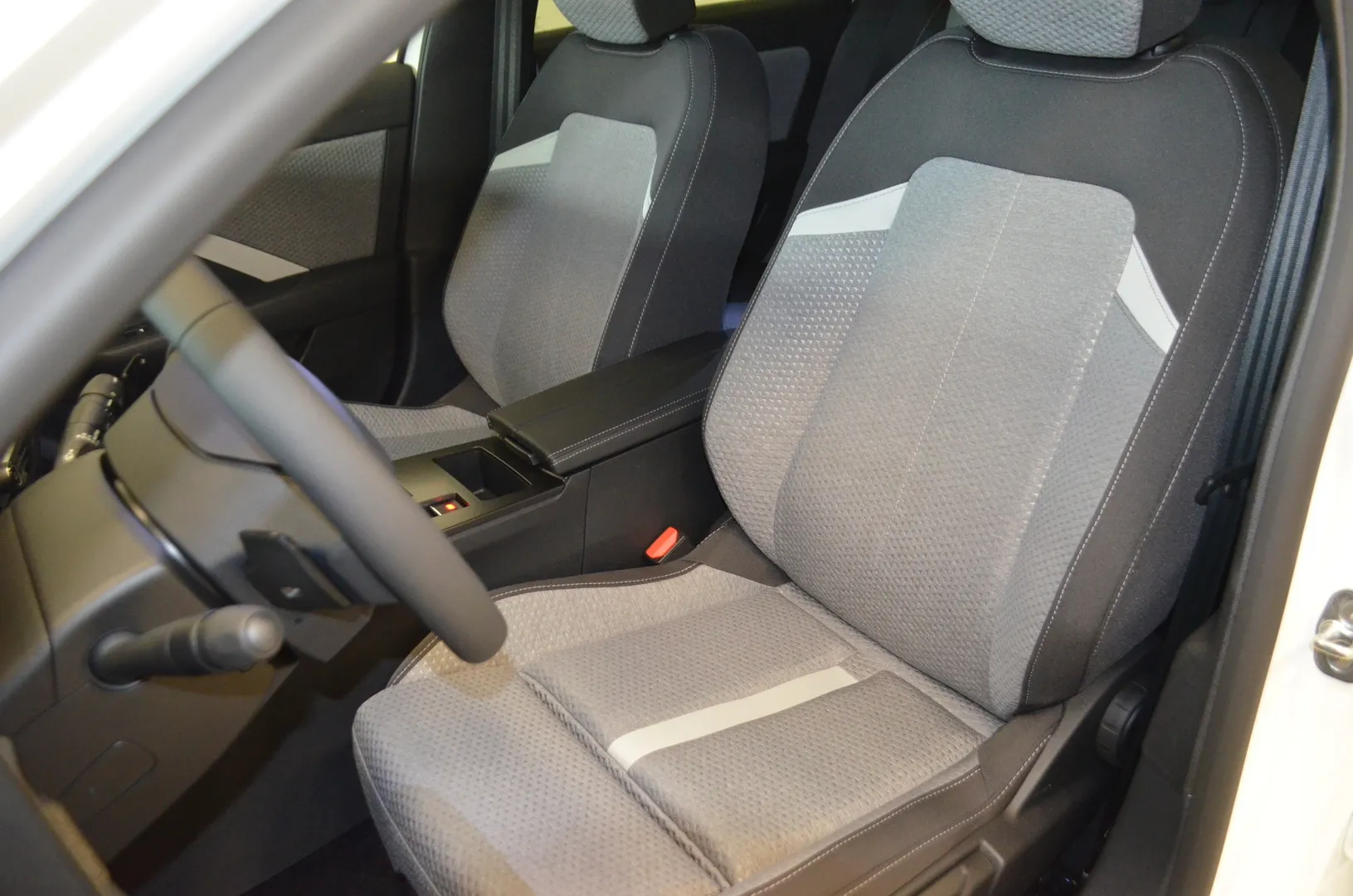Opel Astra YMT-364 carousel image