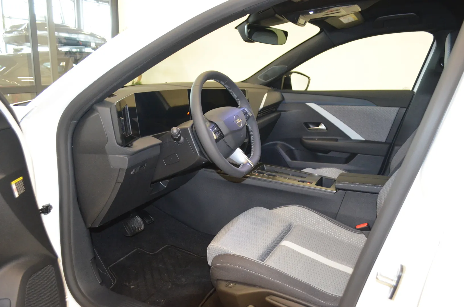 Opel Astra YMT-364 carousel image