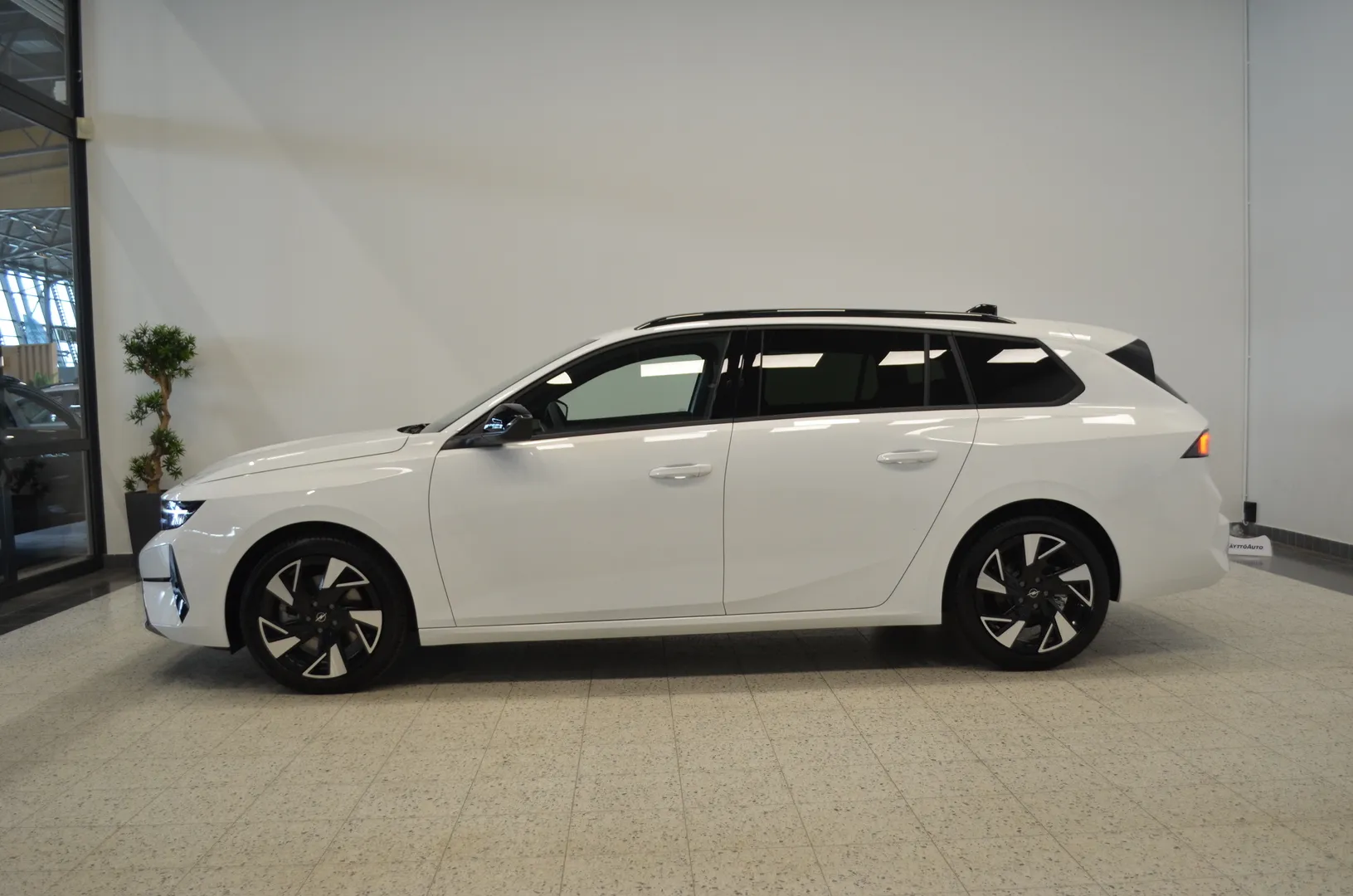 Opel Astra YMT-364 carousel image