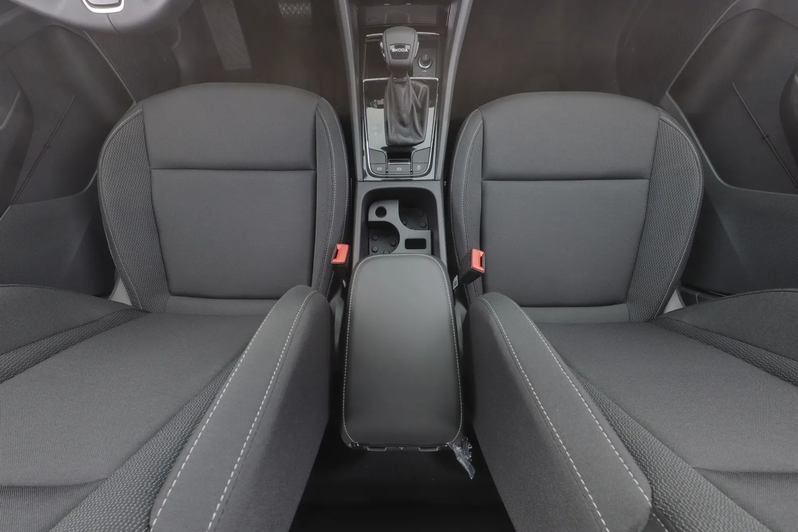 Skoda Karoq ITE-633 carousel image