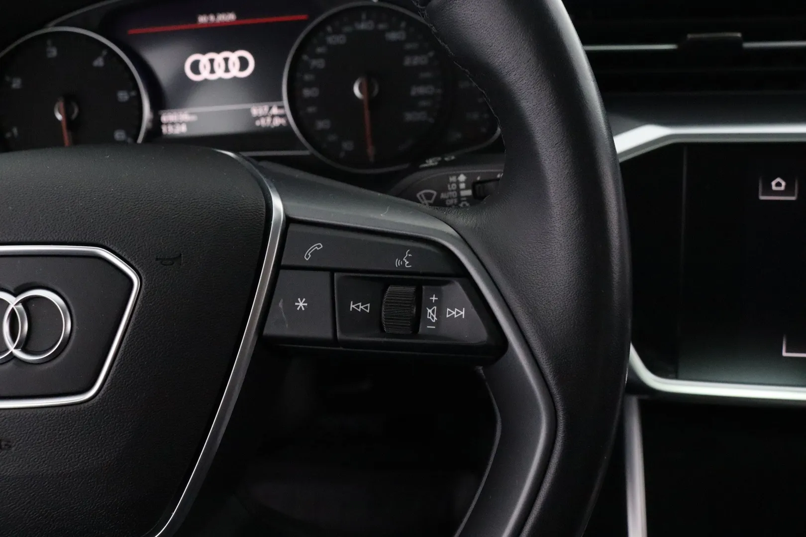 Audi A6 MYY-788 carousel image