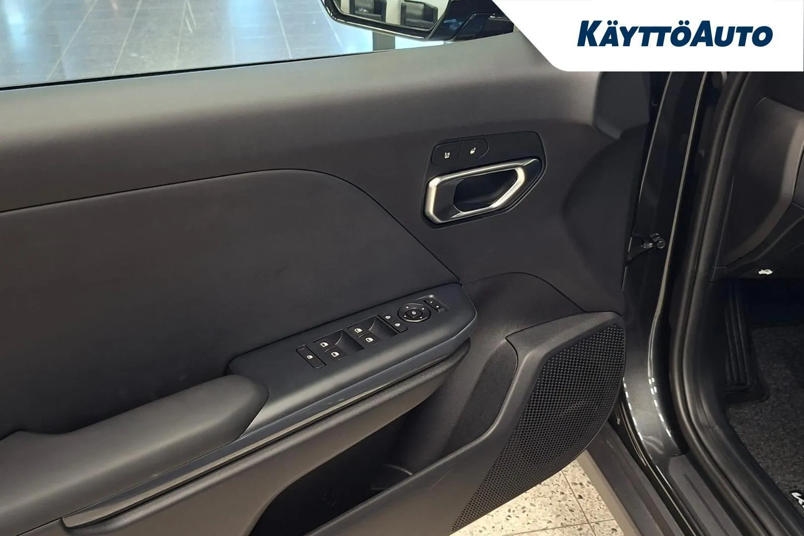 Kia K4 LTV-452 carousel image